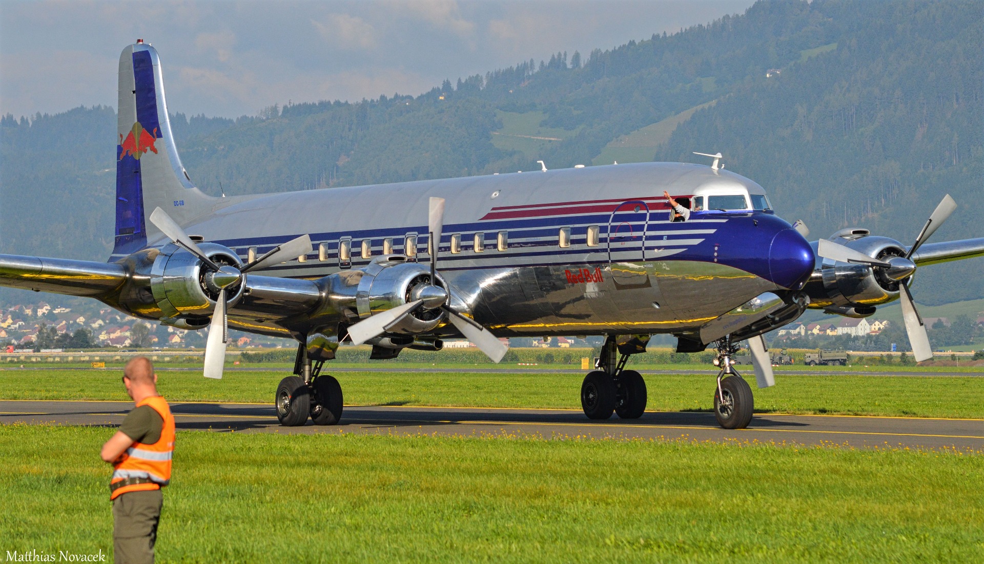 RedBull Dc6 bei der Airpower 16