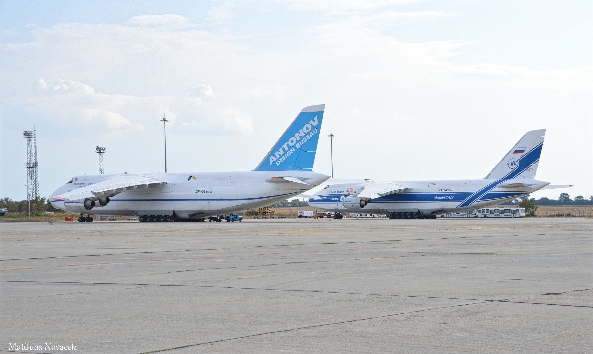 Ein echter Glückstreffer! Zwei seltene Antonov An124 auf einem Bild sind so selten, wie ein vierblättriges Kleeblatt :)     Ort: Burgas, Bulgarien